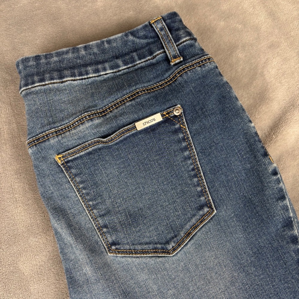Chicos Platinum Ankle Jeans Women Blu Lace Embellished Distressed Cropped Size X